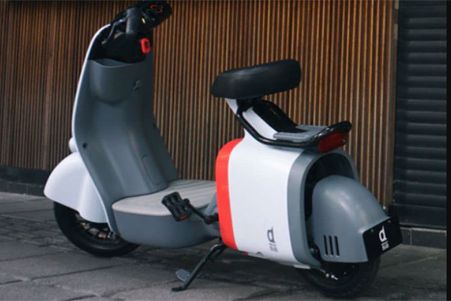 Đại gia Cường Đô la chạy xe điện 19 triệu chở con bát phố - Hình 7 Dai gia Cuong Do la chay xe dien 19 trieu cho con bat pho-Hinh-7