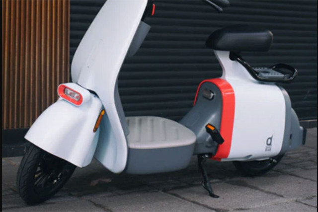 Đại gia Cường Đô la chạy xe điện 19 triệu chở con bát phố - Hình 5 Dai gia Cuong Do la chay xe dien 19 trieu cho con bat pho-Hinh-5