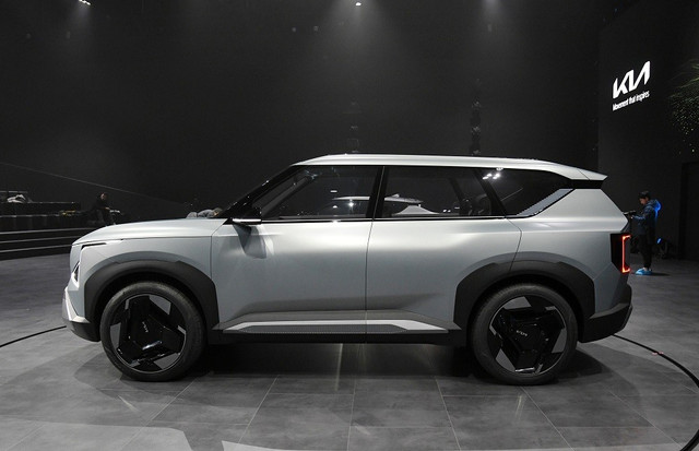 Kia EV5 2023 bất ngờ trình làng, bề ngoài cực sang trọng - Hình 3 Kia EV5 2023 bat ngo trinh lang, be ngoai cuc sang trong-Hinh-3