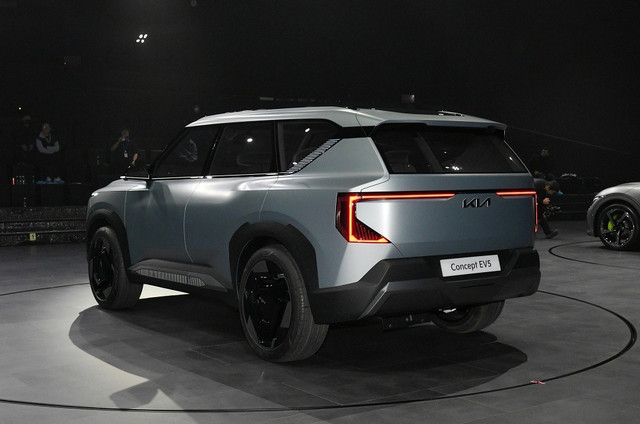 Kia EV5 2023 bất ngờ trình làng, bề ngoài cực sang trọng - Hình 4 Kia EV5 2023 bat ngo trinh lang, be ngoai cuc sang trong-Hinh-4