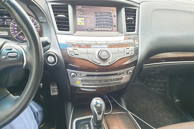 Infiniti QX60 dùng đã đời 3 năm bán hơn 2 tỷ - Hình 5 Infiniti QX60 dung da doi 3 nam ban hon 2 ty-Hinh-5