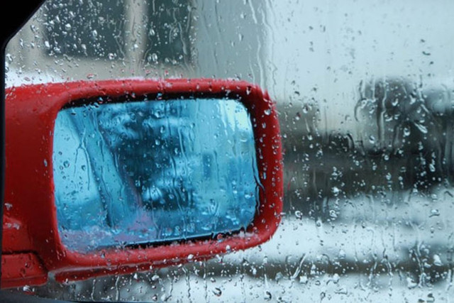 Những mẹo hay cho tài xế lái ôtô dưới trời mưa - Hình 2 Nhung meo hay cho tai xe lai oto duoi troi mua-Hinh-2