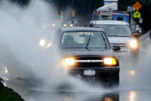 Những mẹo hay cho tài xế lái ôtô dưới trời mưa - Hình 4 Nhung meo hay cho tai xe lai oto duoi troi mua-Hinh-4