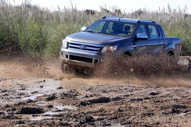 Những mẹo hay cho tài xế lái ôtô dưới trời mưa Nhung meo hay cho tai xe lai oto duoi troi mua