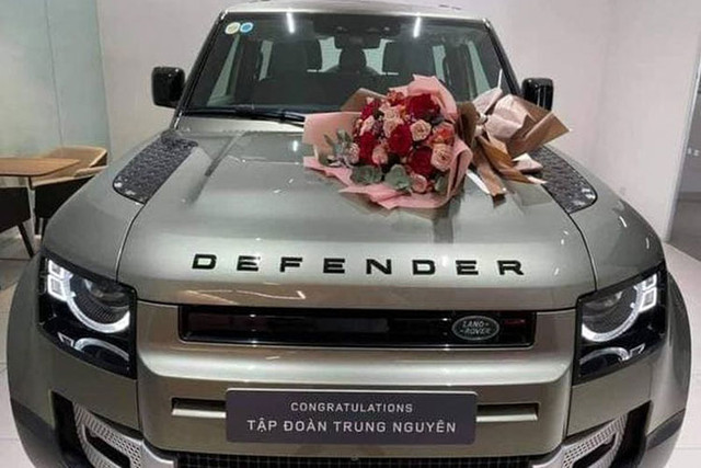 Đại gia Đặng Lê Nguyên Vũ chi 4 tỷ tậu Land Rover Defender Dai gia Dang Le Nguyen Vu chi 4 ty tau Land Rover Defender