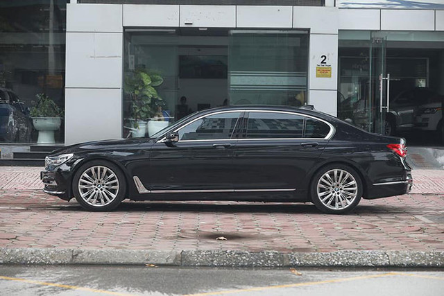 Chạy 4 năm, BMW 730Li tại Việt Nam giảm tới 2 tỷ đồng - Hình 2 Chay 4 nam, BMW 730Li tai Viet Nam giam toi 2 ty dong-Hinh-2