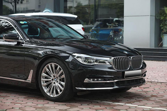 Chạy 4 năm, BMW 730Li tại Việt Nam giảm tới 2 tỷ đồng - Hình 3 Chay 4 nam, BMW 730Li tai Viet Nam giam toi 2 ty dong-Hinh-3
