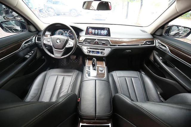 Chạy 4 năm, BMW 730Li tại Việt Nam giảm tới 2 tỷ đồng - Hình 5 Chay 4 nam, BMW 730Li tai Viet Nam giam toi 2 ty dong-Hinh-5
