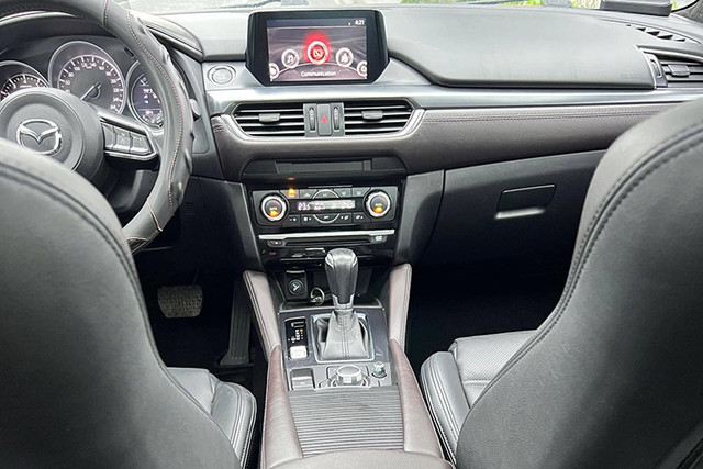 Trong tầm giá 400-600 triệu đồng có nên mua Mazda6 2018 cũ - Hình 6 Trong tam gia 400-600 trieu dong co nen mua Mazda6 2018 cu-Hinh-6