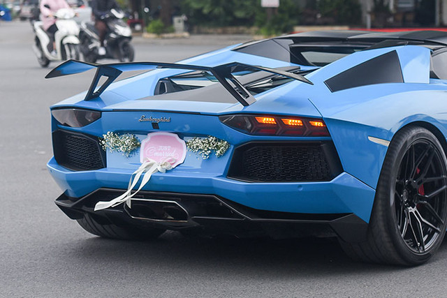Đại gia Hải Phòng lái Lamborghini kéo dàn Kia Cerato rước dâu - Hình 3 Dai gia Hai Phong lai Lamborghini keo dan Kia Cerato ruoc dau-Hinh-3