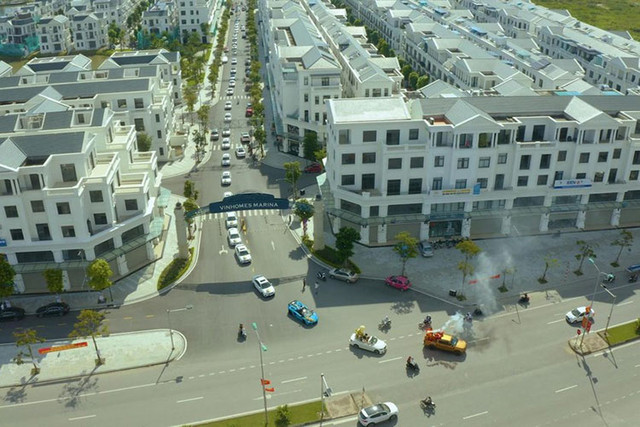 Đại gia Hải Phòng lái Lamborghini kéo dàn Kia Cerato rước dâu - Hình 5 Dai gia Hai Phong lai Lamborghini keo dan Kia Cerato ruoc dau-Hinh-5