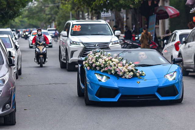 Đại gia Hải Phòng lái Lamborghini kéo dàn Kia Cerato rước dâu - Hình 4 Dai gia Hai Phong lai Lamborghini keo dan Kia Cerato ruoc dau-Hinh-4