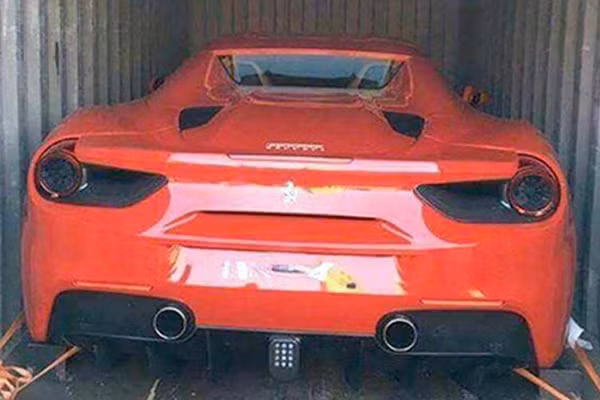 Hai quan Hai Phong dau gia sieu xe Ferrari doi 2012 bi bo roi