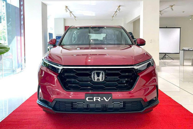 Người mua xe Honda CR-V được ưu đãi hơn 100 triệu đồng - Hình 2 Nguoi mua xe Honda CR-V duoc uu dai hon 100 trieu dong-Hinh-2