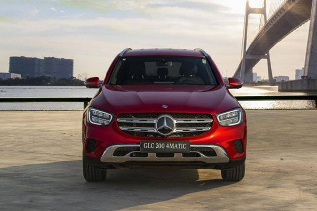 Mua Mercedes GLC và E-Class được miễn phí 2 năm bảo dưỡng - Hình 2 Mua Mercedes GLC va E-Class duoc mien phi 2 nam bao duong-Hinh-2