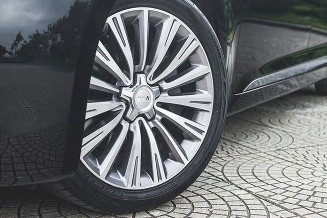 Kia Quoris được giảm 569 triệu đồng tại Việt Nam - Hình 5 Kia Quoris duoc giam 569 trieu dong tai Viet Nam-Hinh-5