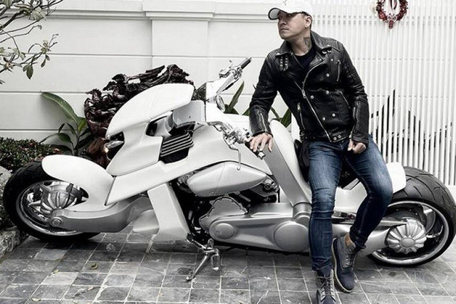 Tuấn Hưng khoe V-Rex Travertson tiền tỷ ở Hà Nội - Hình 4 Tuan Hung khoe V-Rex Travertson tien ty o Ha Noi-Hinh-4