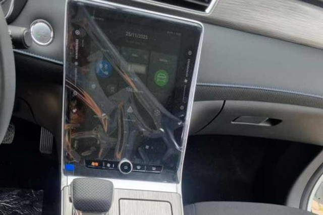 Chi tiết SUV cỡ C - MG RX5 1.5T STD có giá từ 699 triệu đồng - Hình 6 Chi tiet SUV co C - MG RX5 1.5T STD co gia tu 699 trieu dong-Hinh-6