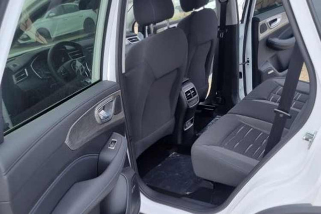 Chi tiết SUV cỡ C - MG RX5 1.5T STD có giá từ 699 triệu đồng - Hình 5 Chi tiet SUV co C - MG RX5 1.5T STD co gia tu 699 trieu dong-Hinh-5