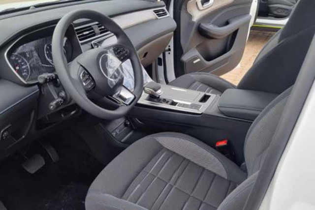 Chi tiết SUV cỡ C - MG RX5 1.5T STD có giá từ 699 triệu đồng - Hình 4 Chi tiet SUV co C - MG RX5 1.5T STD co gia tu 699 trieu dong-Hinh-4