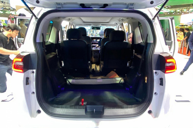 Đối thủ Toyota Innova Cross giá từ 699 triệu tại Việt Nam - Hình 9 Doi thu Toyota Innova Cross gia tu 699 trieu tai Viet Nam-Hinh-9