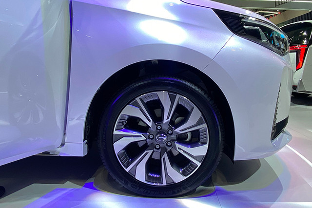 Đối thủ Toyota Innova Cross giá từ 699 triệu tại Việt Nam - Hình 5 Doi thu Toyota Innova Cross gia tu 699 trieu tai Viet Nam-Hinh-5