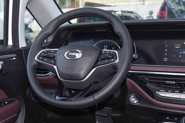 Đối thủ Toyota Innova Cross giá từ 699 triệu tại Việt Nam - Hình 7 Doi thu Toyota Innova Cross gia tu 699 trieu tai Viet Nam-Hinh-7