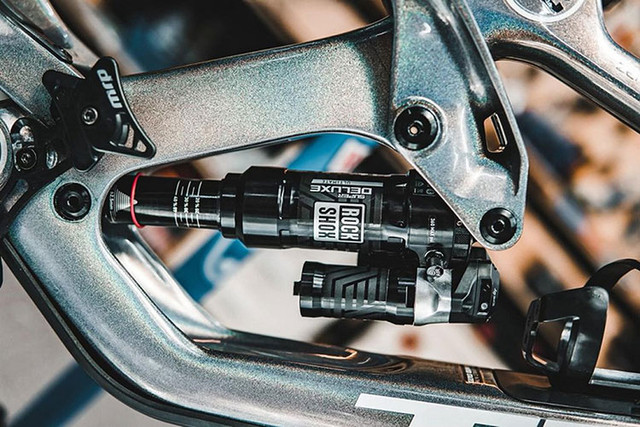 Chi tiết xe đạp có giá hơn nửa tỷ đồng của Cường đô la - Hình 4 Chi tiet xe dap co gia hon nua ty dong cua Cuong do la-Hinh-4