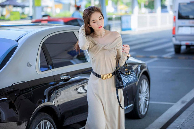 Nữ hoàng nội y Ngọc Trinh khoe Rolls-Royce tiền tỷ - Hình 3 Nu hoang noi y Ngoc Trinh khoe Rolls-Royce tien ty-Hinh-3
