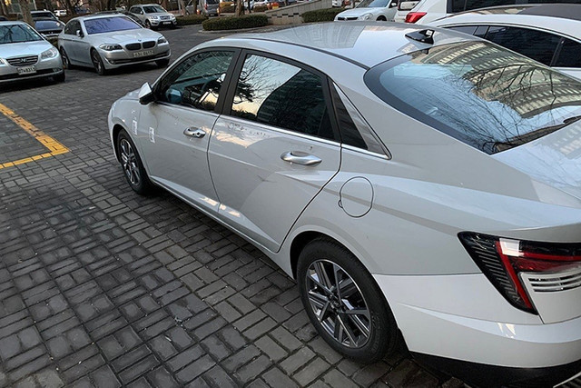 Cận cảnh Hyundai Accent 2023 trang bị xịn sò - Hình 11 Can canh Hyundai Accent 2023 trang bi xin so-Hinh-11