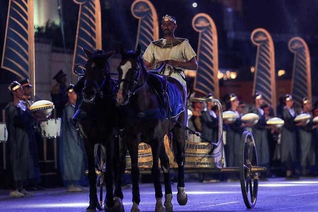 Cận cảnh xe tải đặc biệt Ai Cập dùng để vận chuyển 22 xác ướp Pharaoh - Hình 2 Can canh xe tai dac biet Ai Cap dung de van chuyen 22 xac uop Pharaoh-Hinh-2