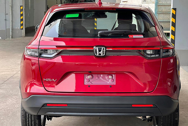 Người mua xe Honda HR-V được ưu đãi tới 50 triệu đồng - Hình 3 Nguoi mua xe Honda HR-V duoc uu dai toi 50 trieu dong-Hinh-3