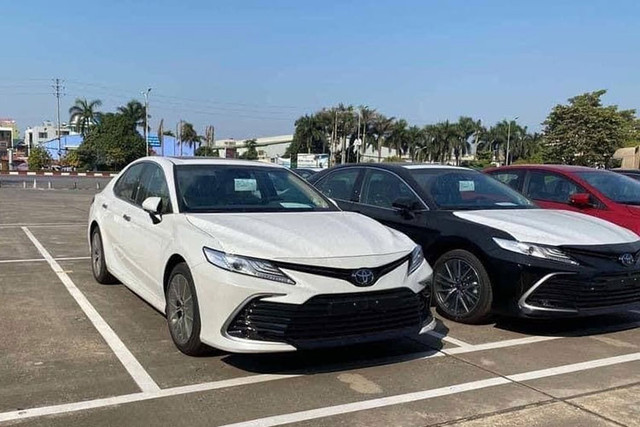 Toyota Camry 2022 cập bến tại Việt Nam, giá bán có thể tăng mạnh Toyota Camry 2022 cap ben tai Viet Nam, gia ban co the tang manh