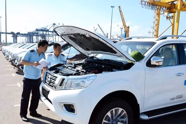 Luong oto ton kho tai Viet Nam tang toi 122,5% do COVID-19