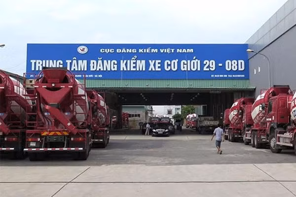 Oto het han dang kiem van luu thong thi chu xe hay tai xe bi phat?-Hinh-2