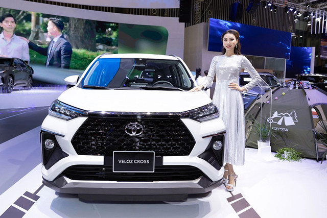 Toyota Veloz Cross lắp ráp trong nước 'show hàng' tại VMS 2022 Toyota Veloz Cross lap rap trong nuoc 'show hang' tai VMS 2022