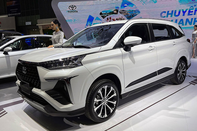 Toyota Veloz Cross lắp ráp trong nước 'show hàng' tại VMS 2022 - Hình 2 Toyota Veloz Cross lap rap trong nuoc 'show hang' tai VMS 2022-Hinh-2