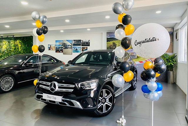 Cận cảnh Mercedes-Benz GLC 200 hơn 2 tỷ của Thuỷ Top vừa mua - Hình 7 Can canh Mercedes-Benz GLC 200 hon 2 ty cua Thuy Top vua mua-Hinh-7