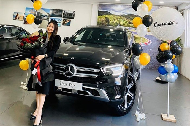 Cận cảnh Mercedes-Benz GLC 200 hơn 2 tỷ của Thuỷ Top vừa mua Can canh Mercedes-Benz GLC 200 hon 2 ty cua Thuy Top vua mua