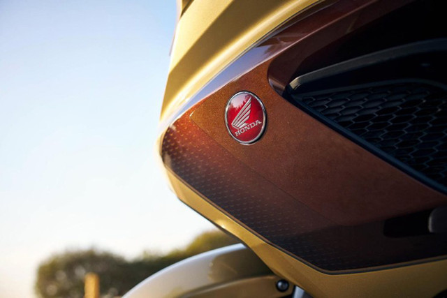 Siêu môtô Honda Gold Wing 50th Anniversary từ 634 triệu đồng - Hình 4 Sieu moto Honda Gold Wing 50th Anniversary tu 634 trieu dong-Hinh-4