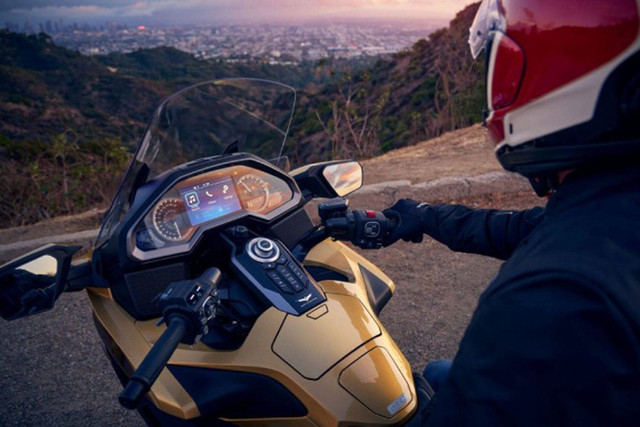 Siêu môtô Honda Gold Wing 50th Anniversary từ 634 triệu đồng - Hình 5 Sieu moto Honda Gold Wing 50th Anniversary tu 634 trieu dong-Hinh-5