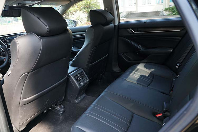 Cận cảnh Honda Accord 2019 hơn 1,3 tỷ đồng tại Việt Nam - Hình 12 Can canh Honda Accord 2019 hon 1,3 ty dong tai Viet Nam-Hinh-12