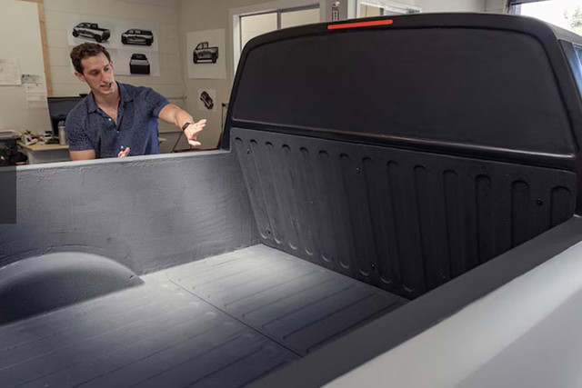 Cận cảnh chiếc xe bán tải thuần điện nhỏ nhất thế giới - Hình 4 Can canh chiec xe ban tai thuan dien nho nhat the gioi-Hinh-4