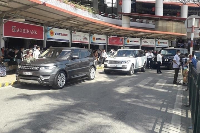 Cận cảnh dàn xế hơn trăm tỷ của 'đại gia điếu cày' rước dâu ở Hà Nội Can canh dan xe hon tram ty cua 'dai gia dieu cay' ruoc dau o Ha Noi