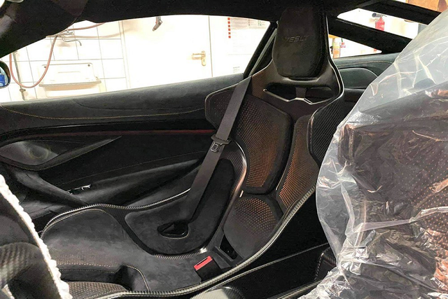 Đại gia lan đột biến chi hơn 33 tỷ tậu siêu xe - Hình 8 Dai gia lan dot bien chi hon 33 ty tau sieu xe-Hinh-8