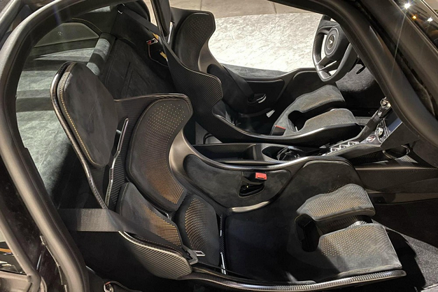 Đại gia lan đột biến chi hơn 33 tỷ tậu siêu xe - Hình 7 Dai gia lan dot bien chi hon 33 ty tau sieu xe-Hinh-7