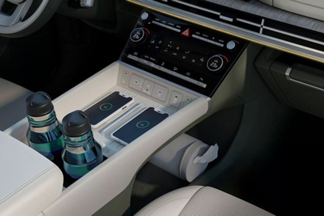 Đuôi Hyundai SantaFe 2024 bị người dùng chê như 'xe chở tiền' - Hình 4 Duoi Hyundai SantaFe 2024 bi nguoi dung che nhu 'xe cho tien'-Hinh-4