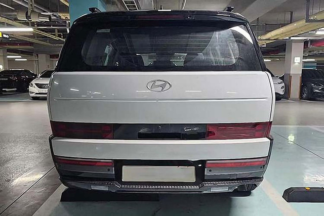 Đuôi Hyundai SantaFe 2024 bị người dùng chê như 'xe chở tiền' - Hình 2 Duoi Hyundai SantaFe 2024 bi nguoi dung che nhu 'xe cho tien'-Hinh-2