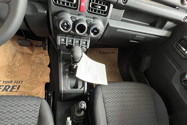 Suzuki Jimny 2023 từ 789 triệu đồng cho người thích off-road - Hình 7 Suzuki Jimny 2023 tu 789 trieu dong cho nguoi thich off-road-Hinh-7