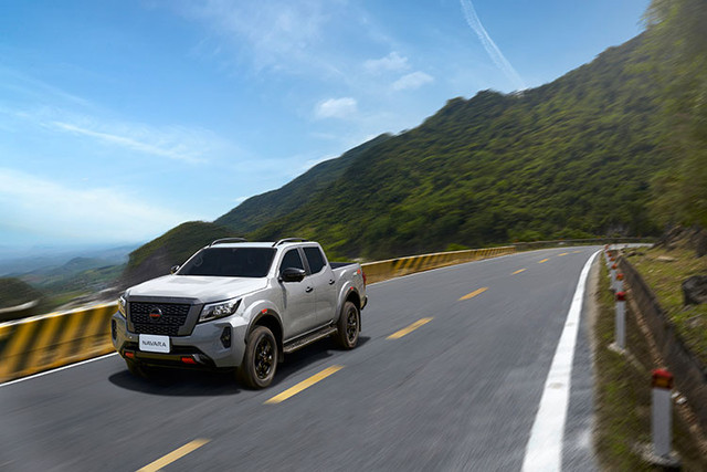 Bán tải Nissan Navara 2022 chuẩn khí thải Euro 5 giá từ 945 triệu tại Việt Nam - Hình 9 Ban tai Nissan Navara 2022 chuan khi thai Euro 5 gia tu 945 trieu tai Viet Nam-Hinh-9